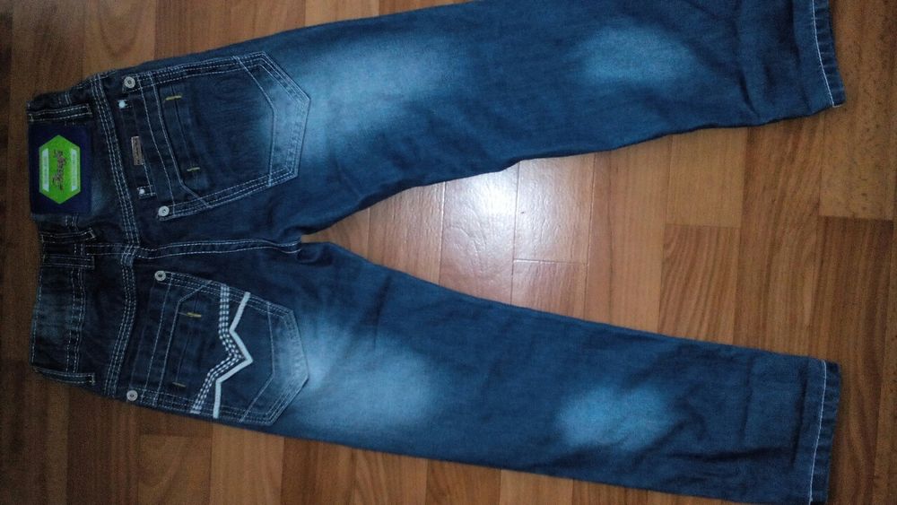 Дънки и тениска и яке