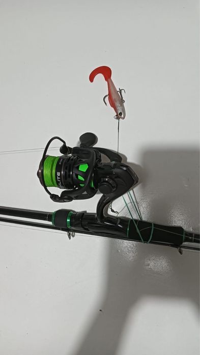Спинниг + катушка 3000