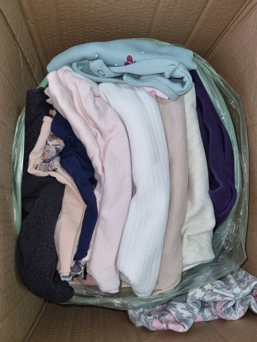 Haine de fetițe in stare buna