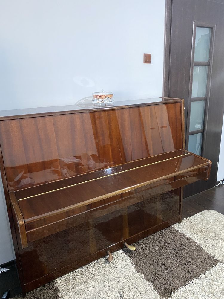 De vanzare pianina impecabila