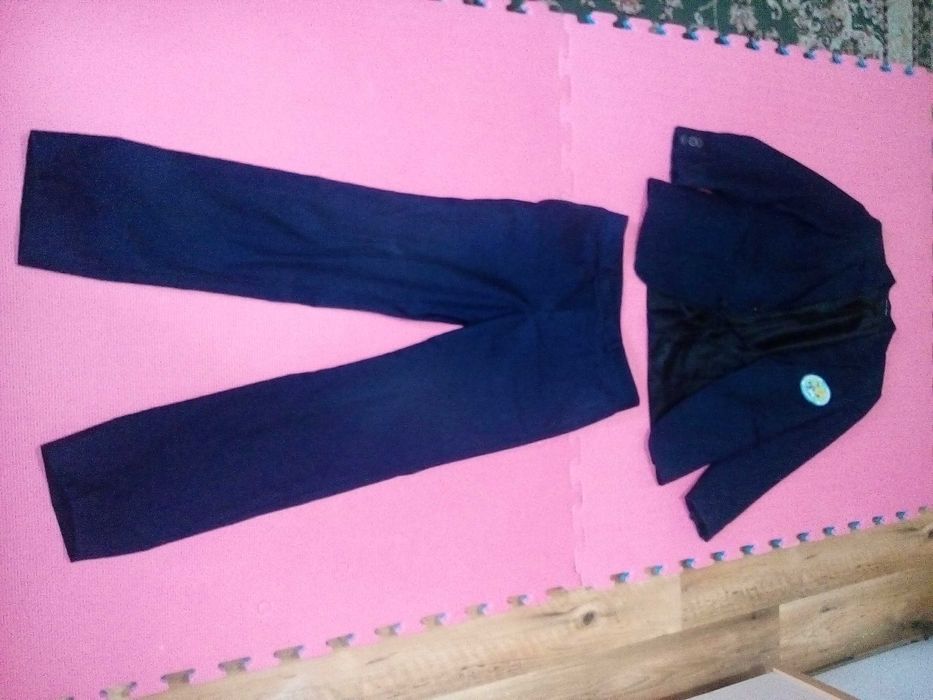 Продам школьные костюмы для мальчиков