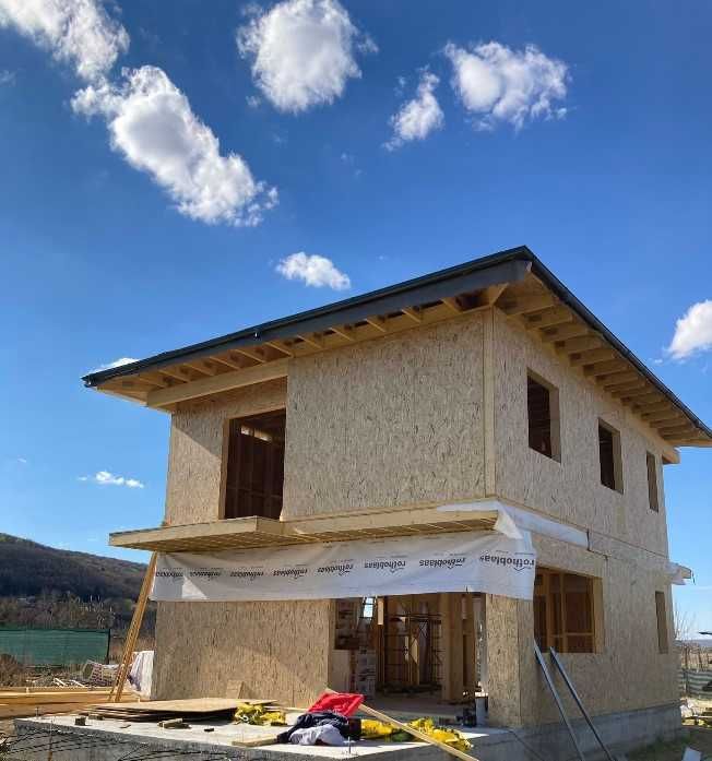 Casa si Cabana stil A-Frame pe structura de lemn