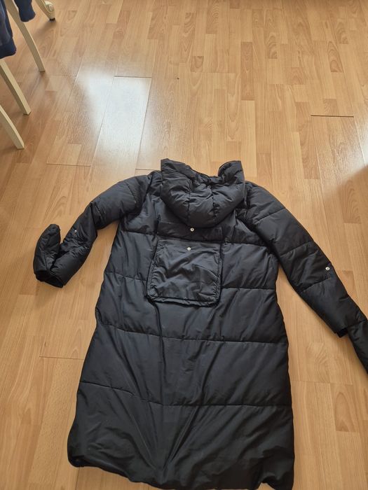 Куртка осень-зима с вставными варежками и задним карманом