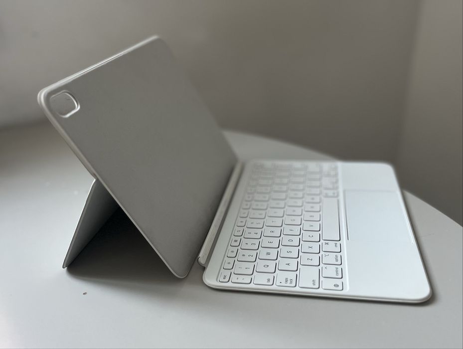 iPad 10th, 10,9" 256GB Wi-Fi Pink + калъф с клавиатура Apple Magic