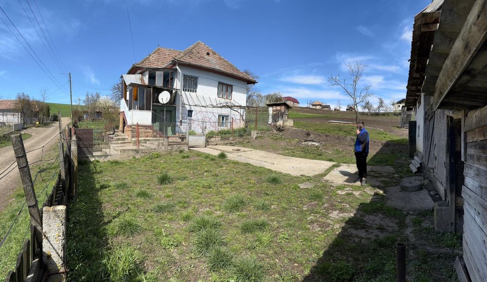 Casă pe doua nivele + teren și garaj în Berchiesu, comuna Frata, Cluj