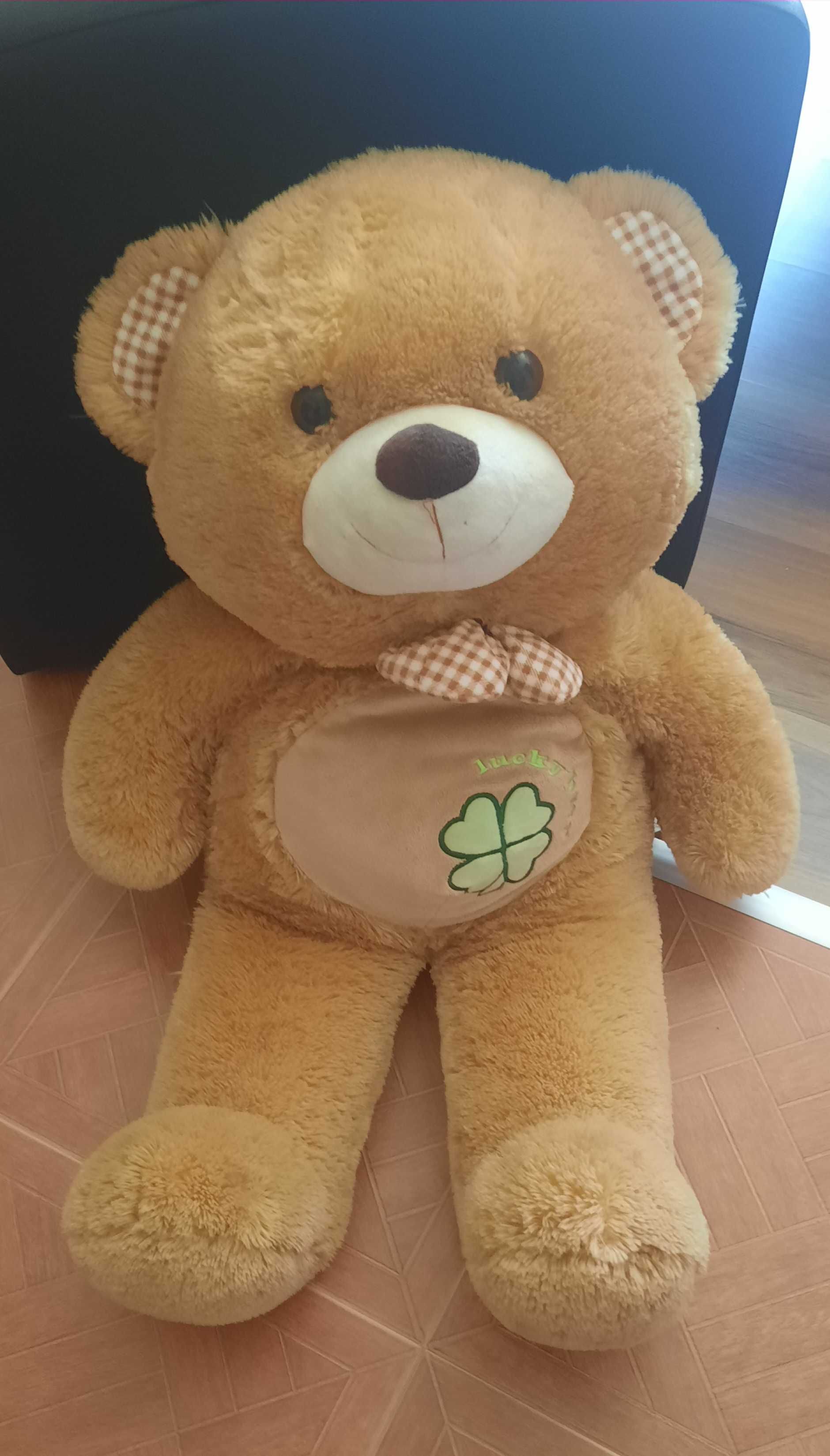 Продавам плюшено мече