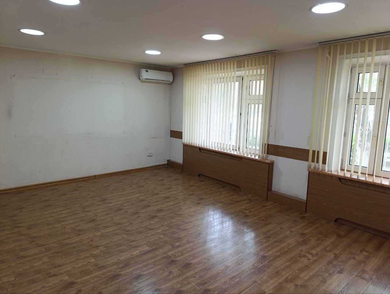 СРОЧНО БИЙ! Аренда офиса, 104м2 первая линия.