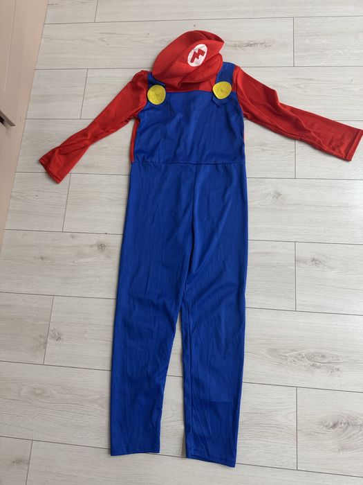 Продам костюмы Марио и Человек паук