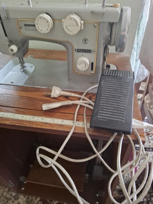 Швейная машинка  бытовая