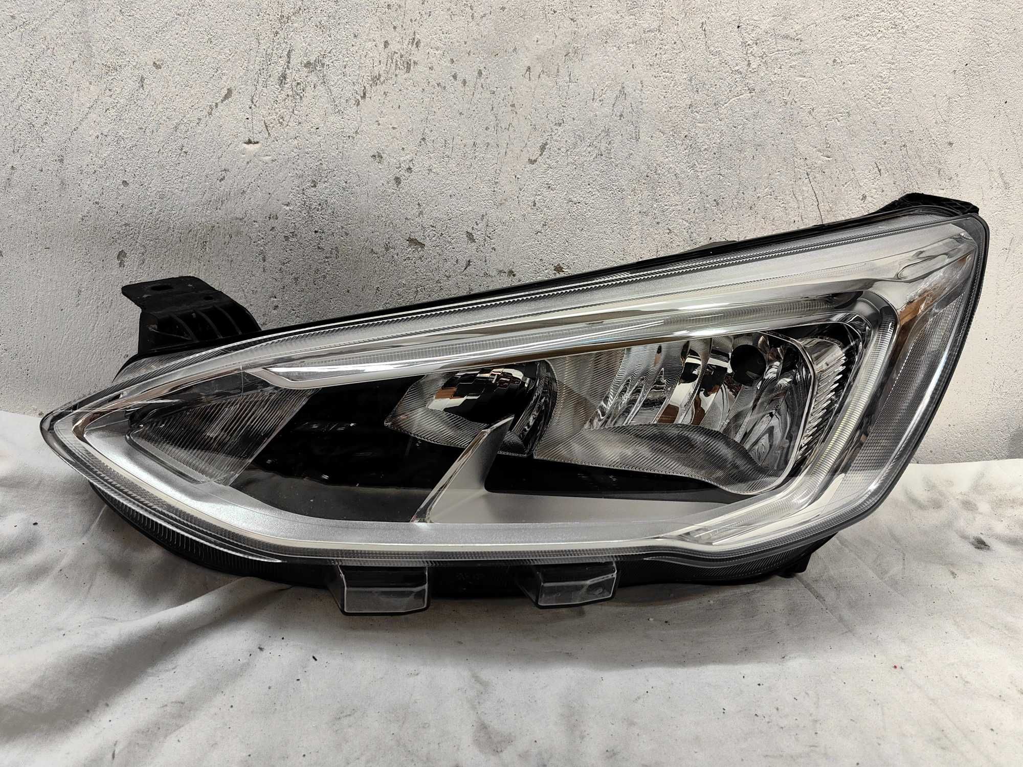 Оригинален фар Форд Фокус  Ford Focus Led