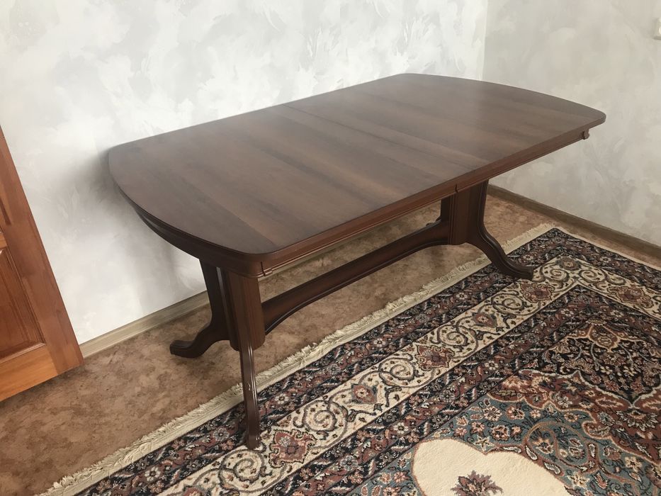 Продается обеденный стол российского производства размер 160см *100м
