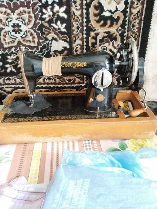 Швейная машинка б/у