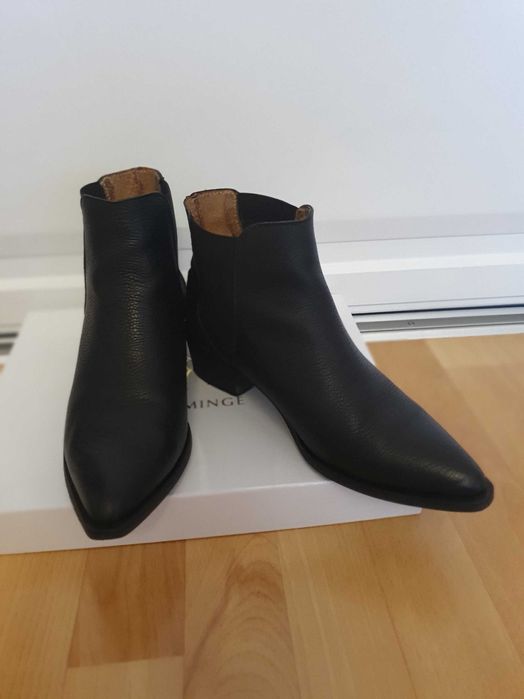 Ghete negre de piele