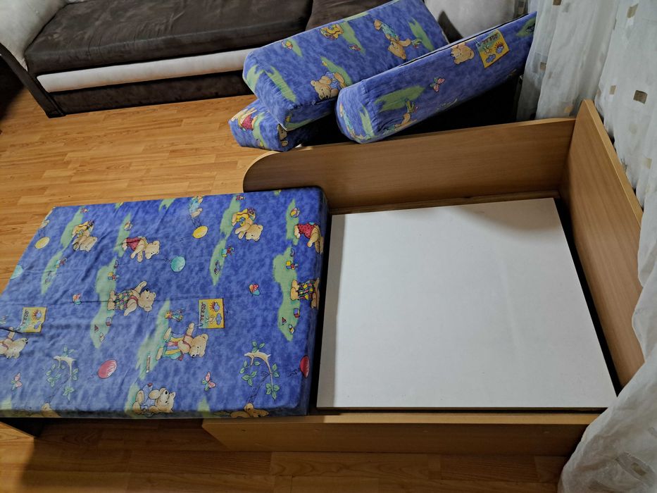 Детская кровать , длины регулируется.