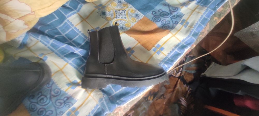 Продаются ботинки