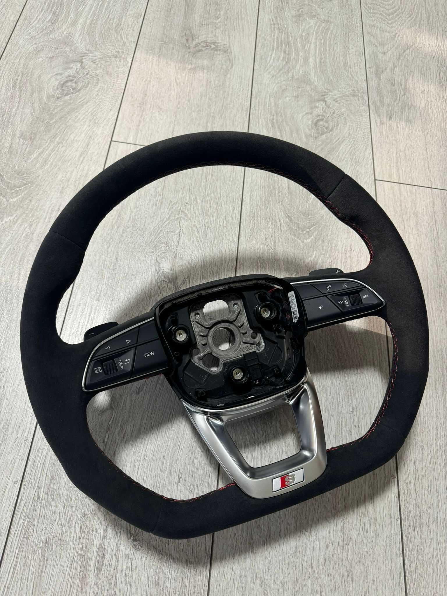 Volan Audi RS / Alcantara / Tesit Audi A4/A5/A5/Q3/Q5/Q7/Q8 S Line NOU