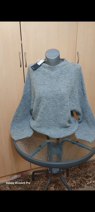 Нов пуловерJEAN PAUL. 33%kid Mohair. 33%вълна. размер XL.