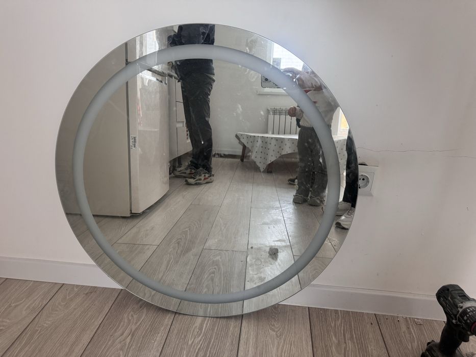 Продам зеркало с подсветкой