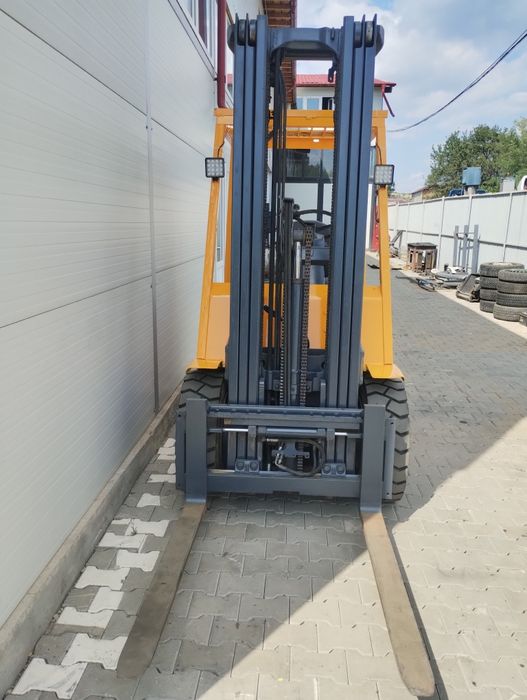 Stivuitor Motostivuitor Hyster 2.5 T Max 5.5M Translație AnvelopeTeren