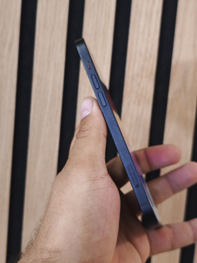iPhone 12 64 GB  97% bateria