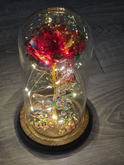 Trandafir etern cu LED-uri în pahar de sticlă – cadou romantic