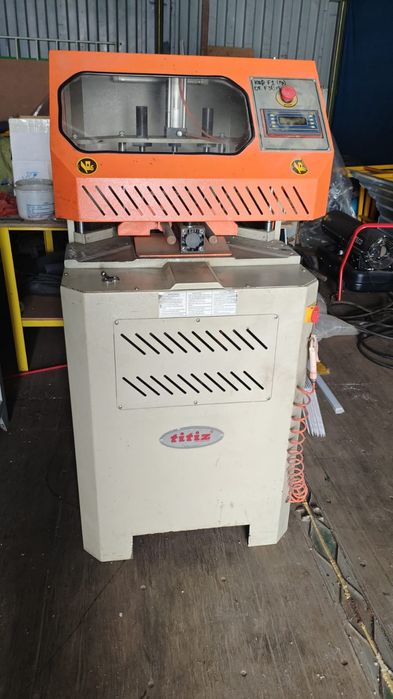 Станок для производства пластиковых окон и дверей