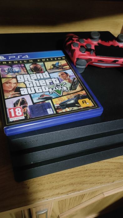 PS4 pro 1tb +gta5