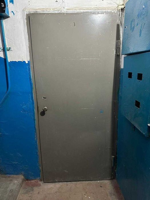 Продам входную дверь