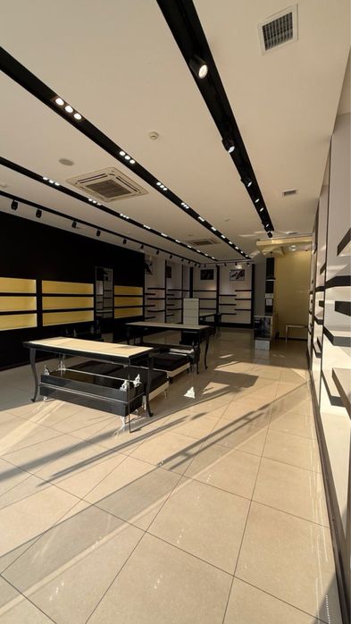 Срочно сдаётся в аренду коммерческое помешение в ЖК Novza 233 м2