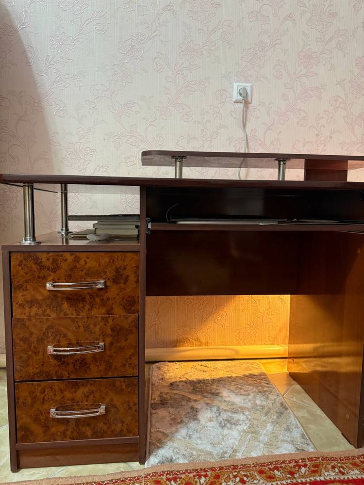 Продается стол / Стол сотилади