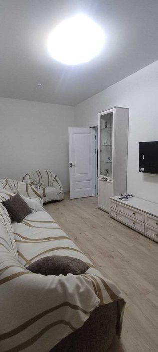 Сдам свою 2ком/15/16(52 кв). ЖК УЗМАКОН-новый ремонт, техника-800$торг