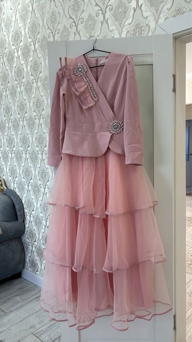 Продам платье вечерний в отличном состоянии