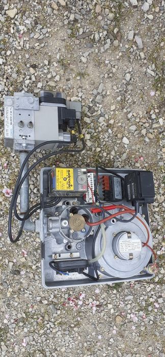 Injectoare pe gaz , filtru, lampa iluminat  si pompe sumersibile