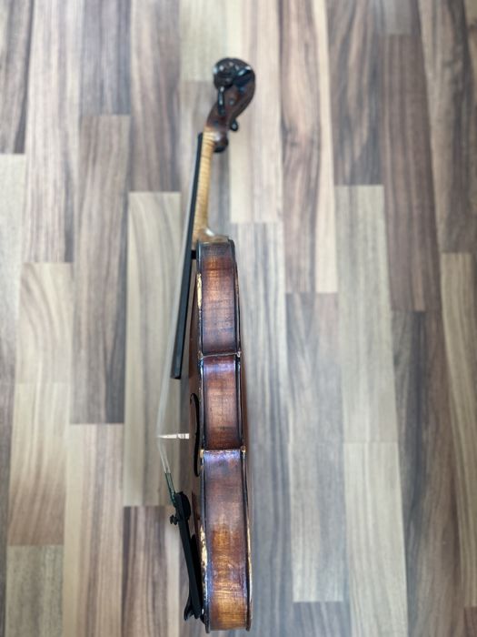 Vioara veche , sunet puternic