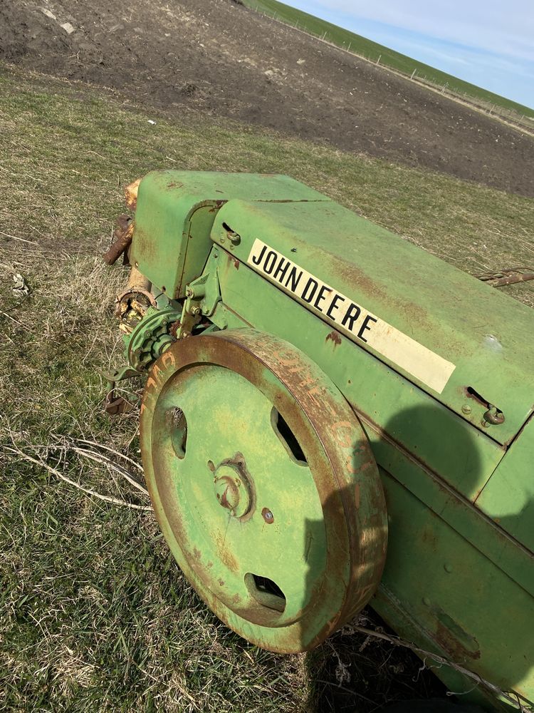 Vând presă John Deere