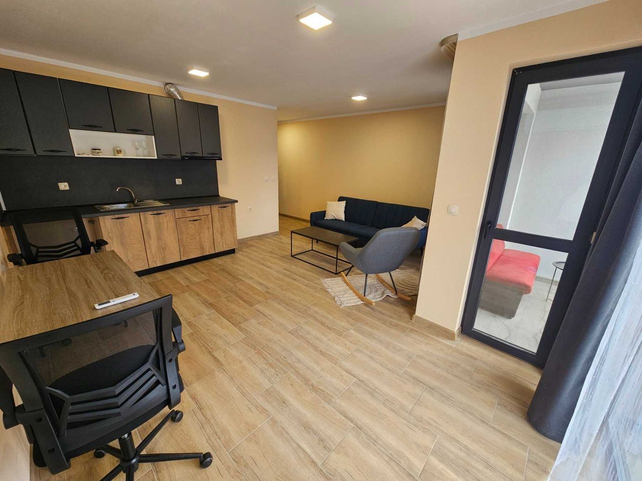Дава се под наем Едностаен апартамент в Велинград - 41 кв.м за 249.9 € - Снимка #1