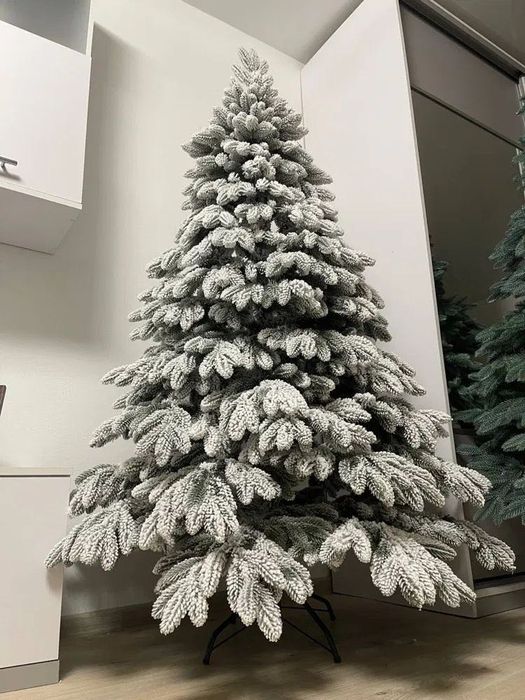 Vând brazi din silicon , verzi,ninsi,argintii