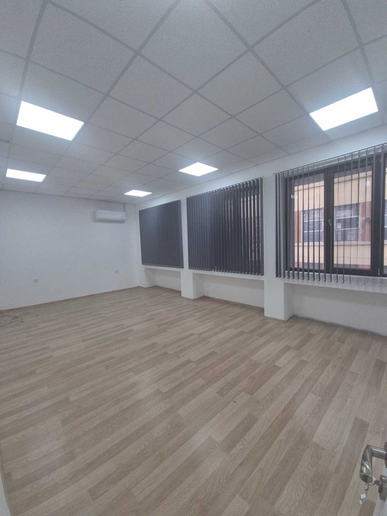 Дава се под наем Офис в Пловдив, Южен - 30 кв.м за 194.31 € - Снимка #2