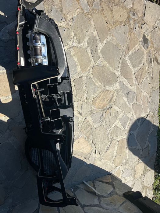 Planșă de bord BMW F10 – cu airbag sărit, necesită coasere