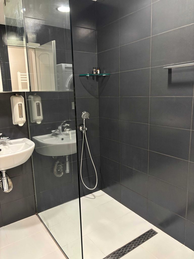 Дава се под наем Двустаен апартамент в Асеновград - 67 кв.м за 392.7 € - Снимка #11