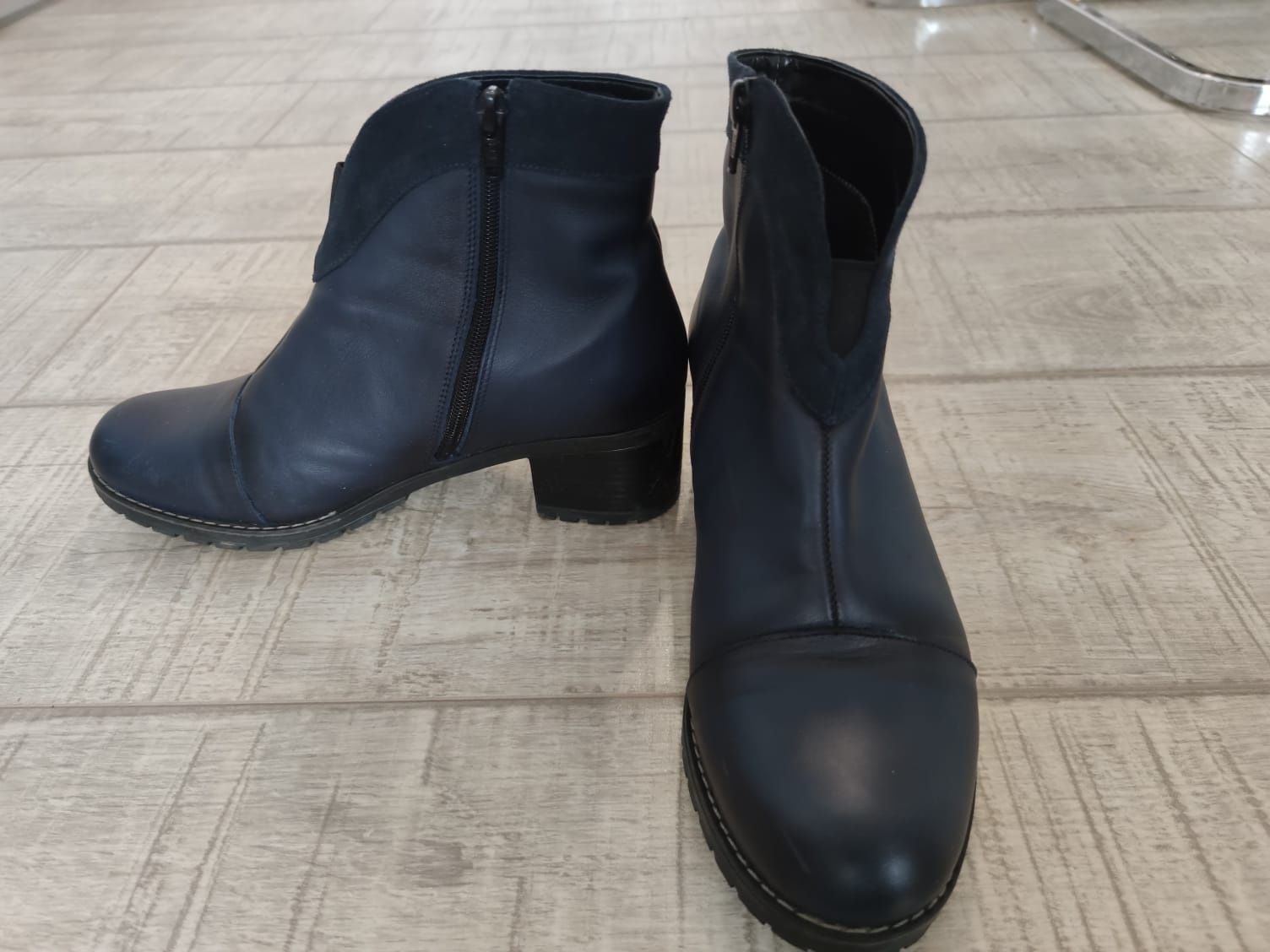 Ghete , cizme de iarna dama, piele naturala, 38
Marime 38

Fara defect