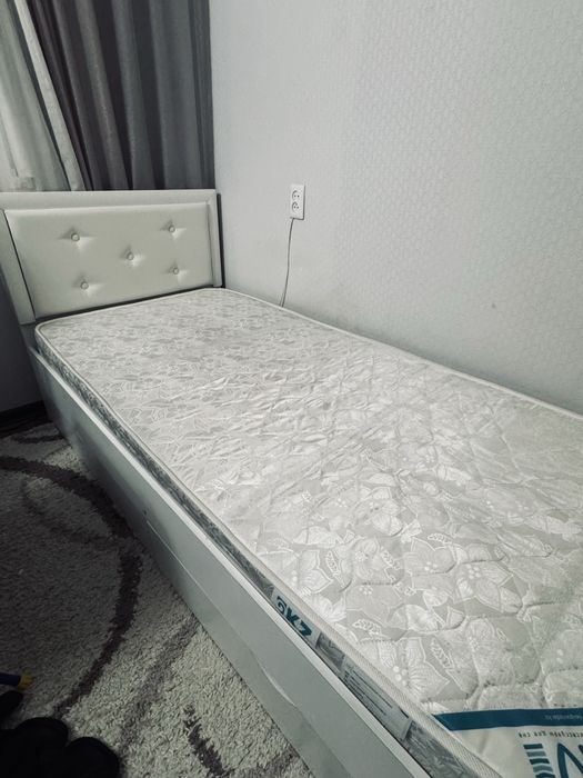 Продам кровать с матрасом