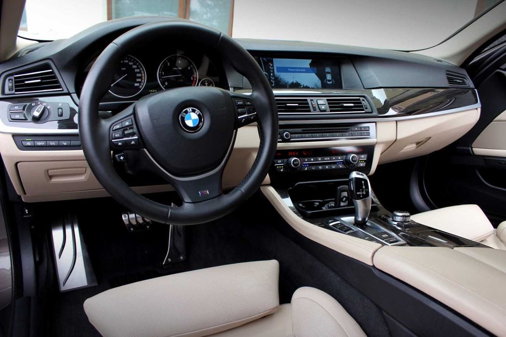 BMW Seria 5 F10 530d // • Soft Close/ • Camera 360/ • Head Up/ • Trapa
