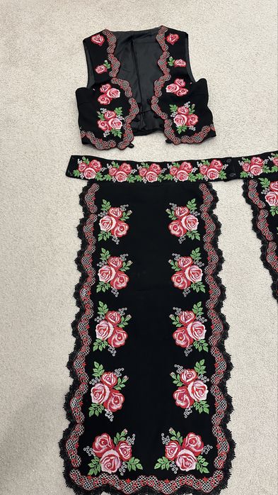 Costum popular stilizat