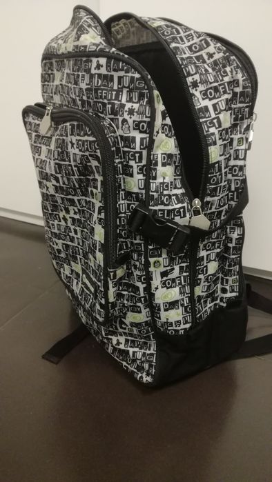 Ученическа раница + подарък папка