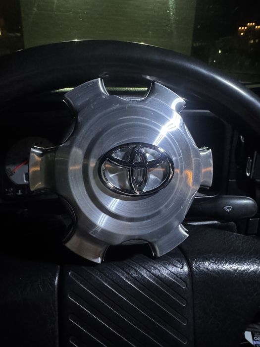 Продам колпочки тойтота размер дисков 16