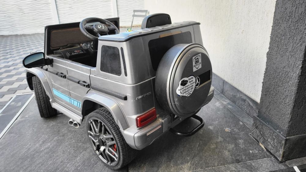 Vând mașinuța marca Marcedes