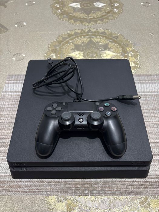Vând playstation 4 slim + jocuri