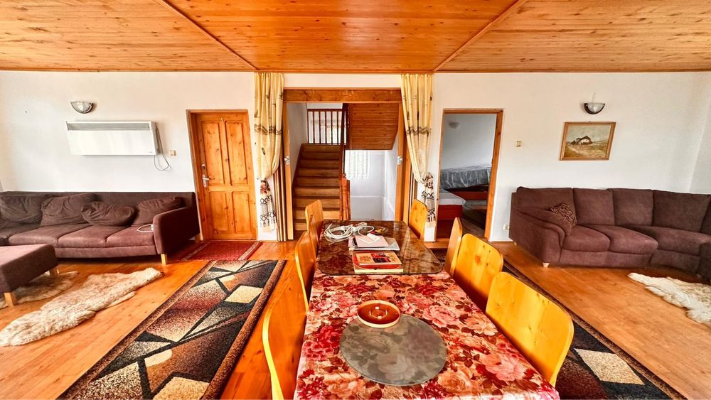 Vila parter+2 etaje, 270 mp, 11 camere plus TEREN