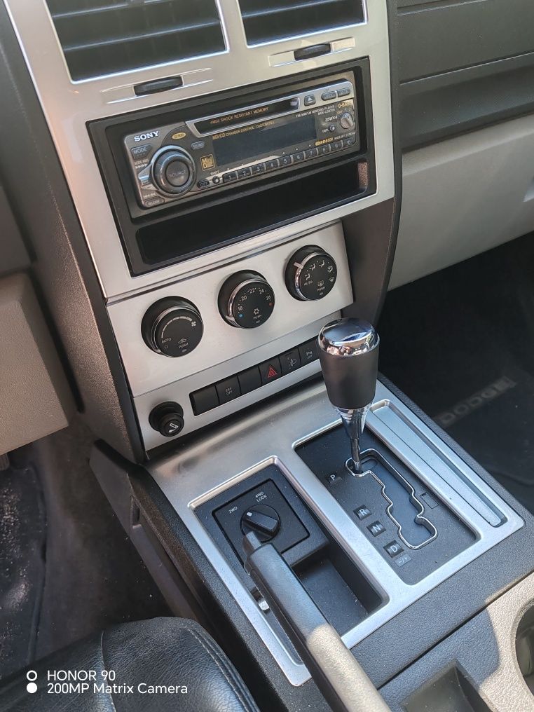 Продавам Dodge Nitro